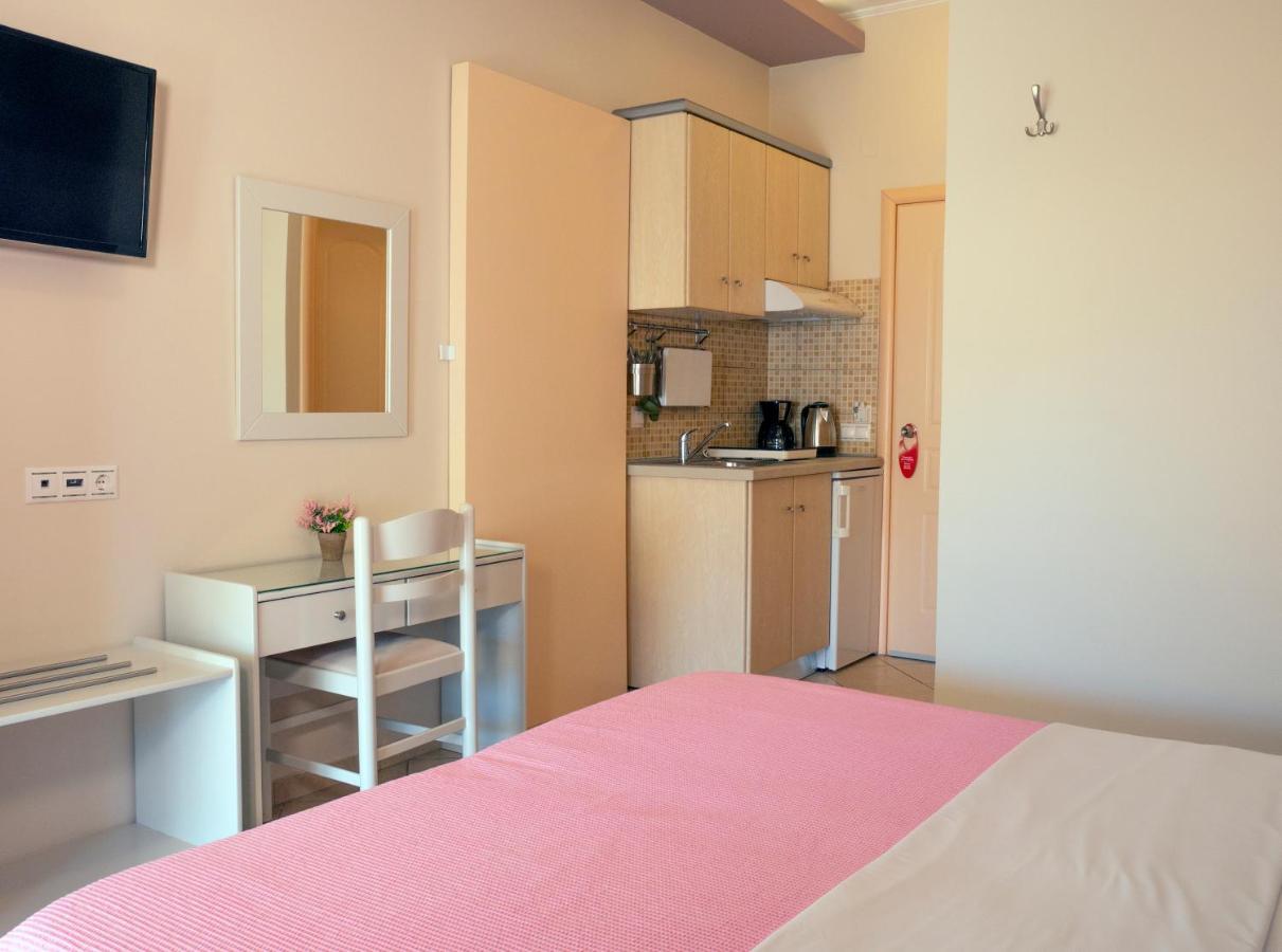Hotel Loukas Vrachos パラリア・ブラフ エクステリア 写真