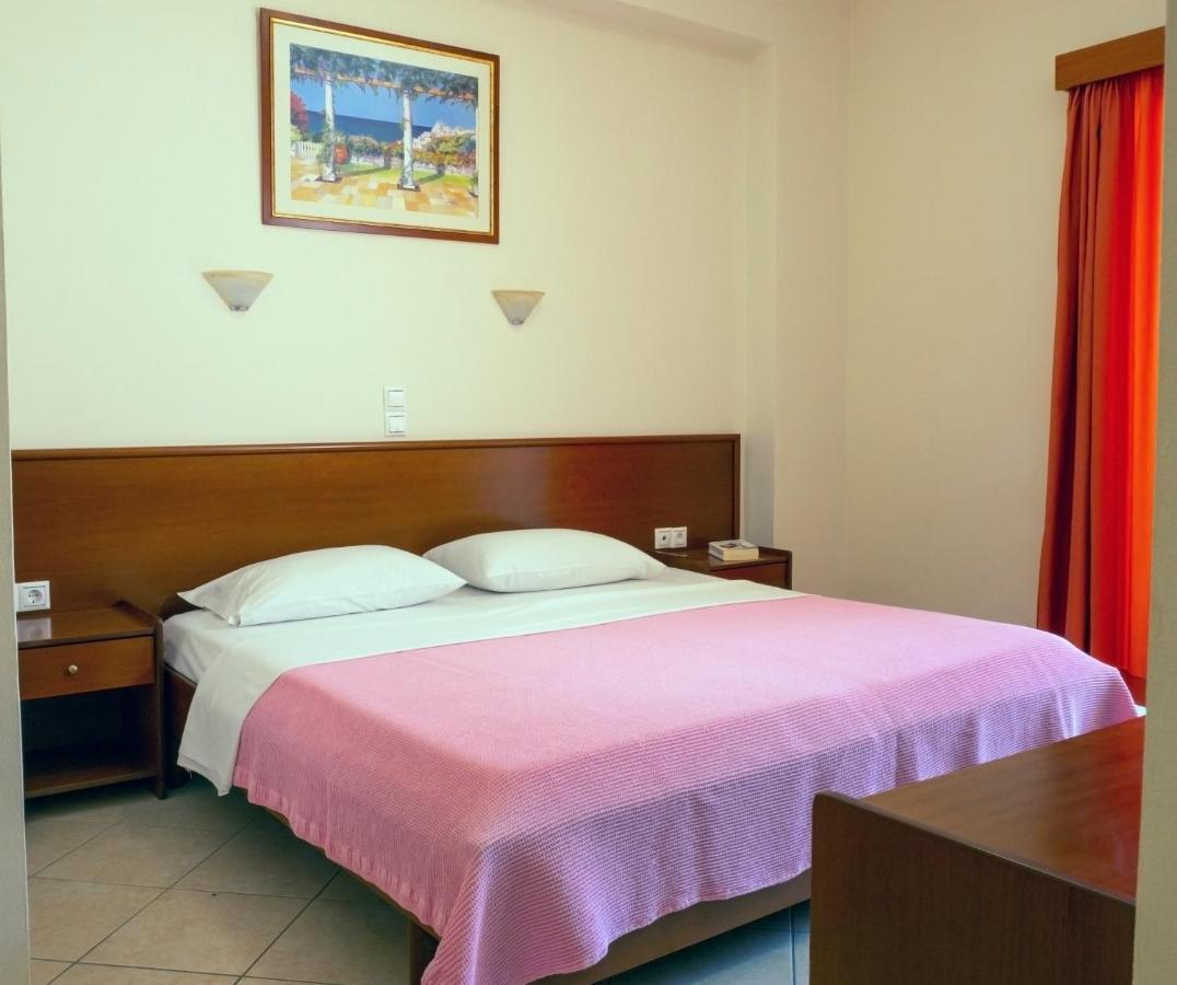 Hotel Loukas Vrachos パラリア・ブラフ エクステリア 写真