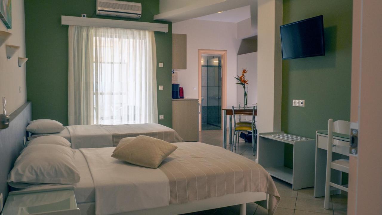 Hotel Loukas Vrachos パラリア・ブラフ エクステリア 写真