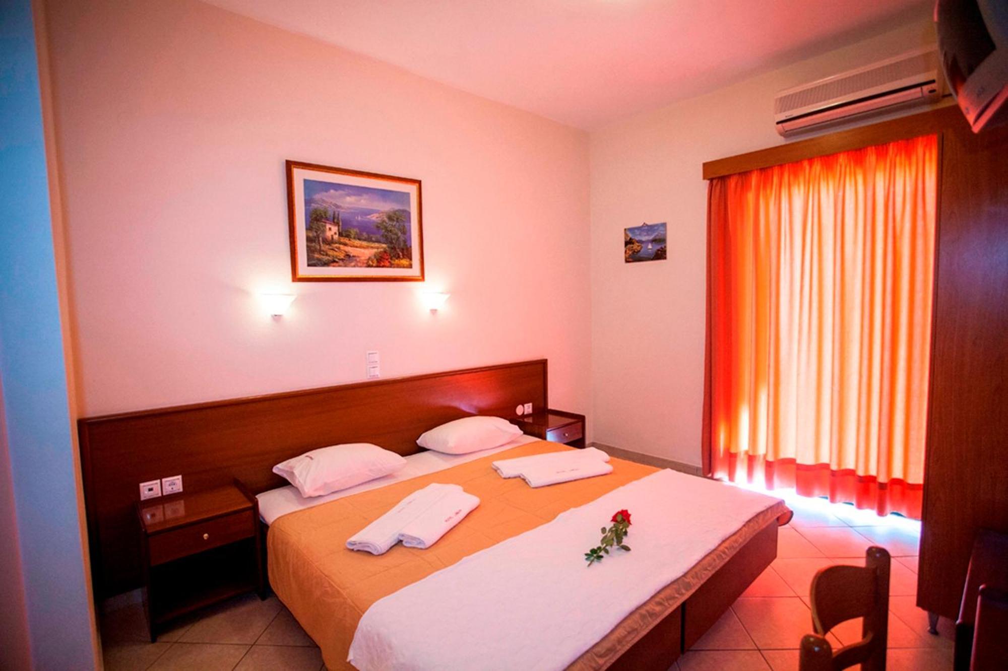 Hotel Loukas Vrachos パラリア・ブラフ エクステリア 写真