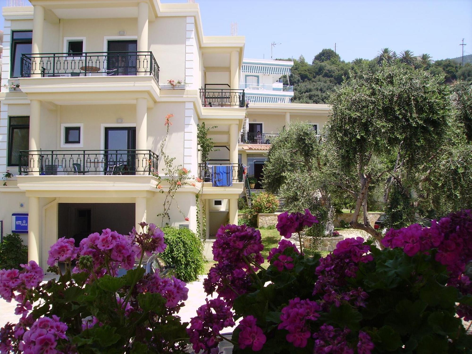 Hotel Loukas Vrachos パラリア・ブラフ エクステリア 写真
