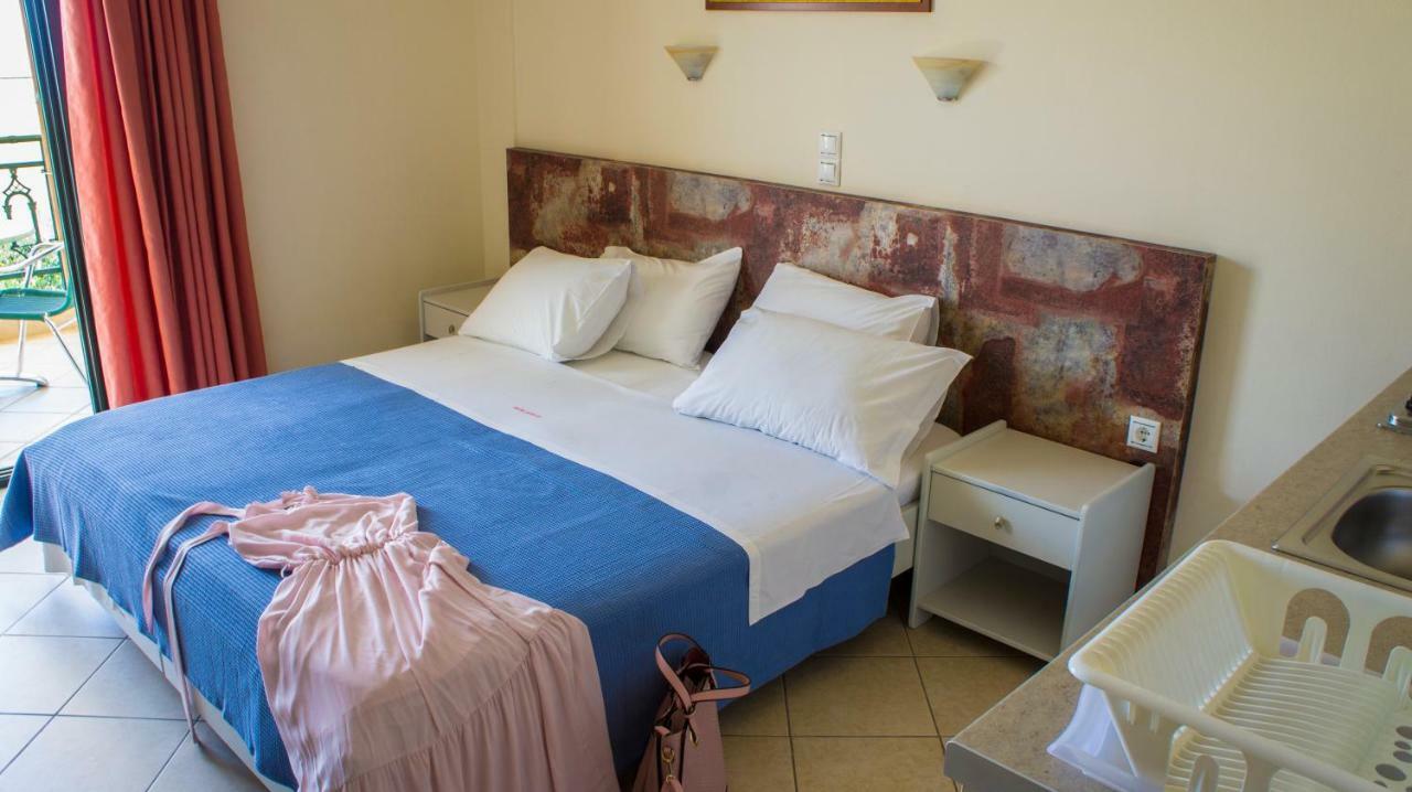 Hotel Loukas Vrachos パラリア・ブラフ エクステリア 写真
