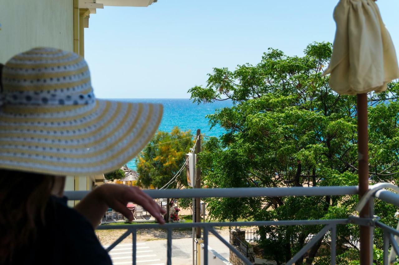 Hotel Loukas Vrachos パラリア・ブラフ エクステリア 写真