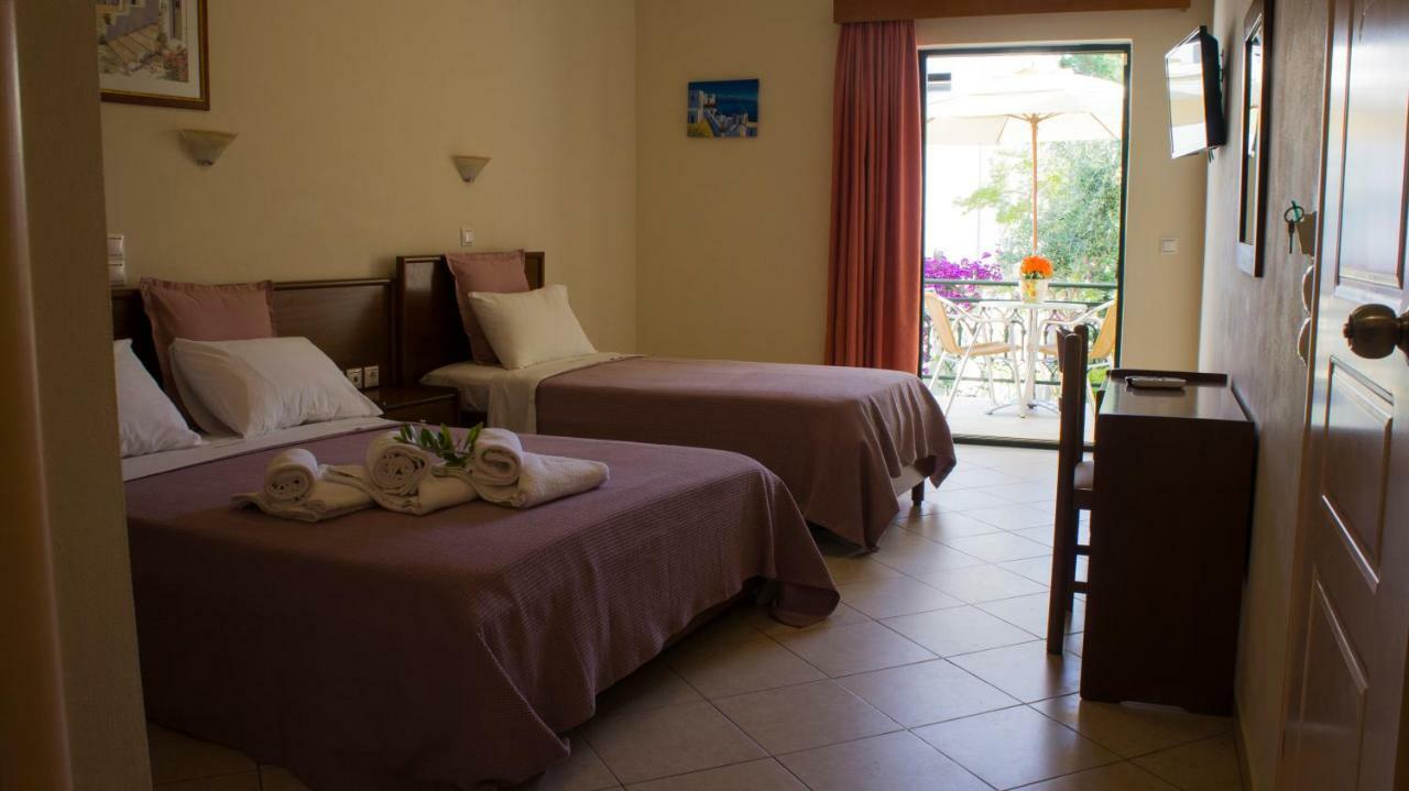 Hotel Loukas Vrachos パラリア・ブラフ エクステリア 写真